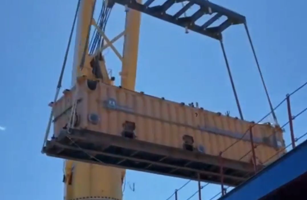 El Puerto de Dock Sud embarcó una planta de perforación petrolera con destino a Nigeria